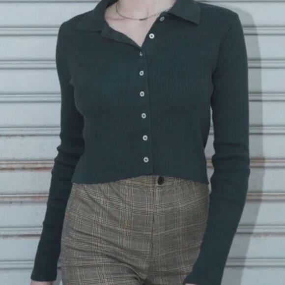 Brandy Melville | Caroline Button Up Collared Knit Top - Picture 2 of 7